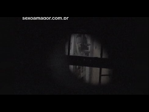 ❤️ Faigheann Blondie fístapáil rúnda ag voyeur comharsanachta i bhfolach taobh thiar de brící cuasach ❤️❌ Gnéas ardchaighdeáin ag porn % ga.serviporno.ru% ️❤